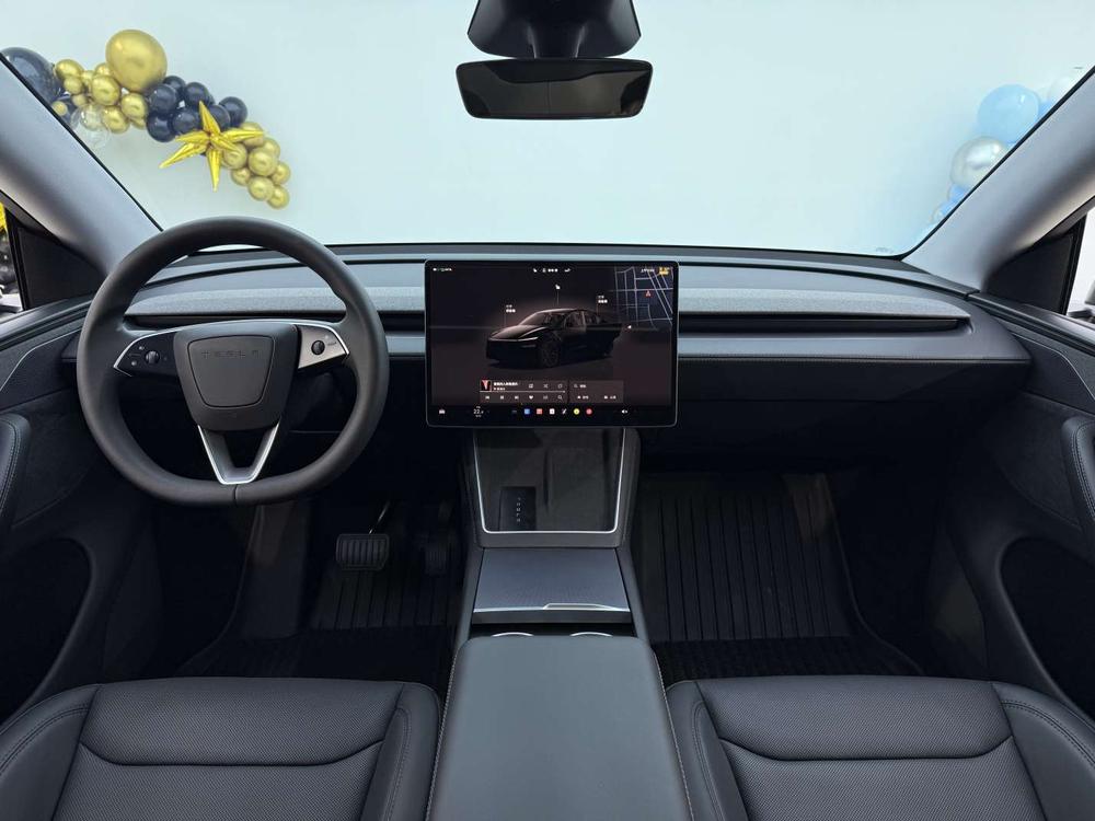 Tesla Model Y 2025 #8 Tesla Model Y 2025 car image #8