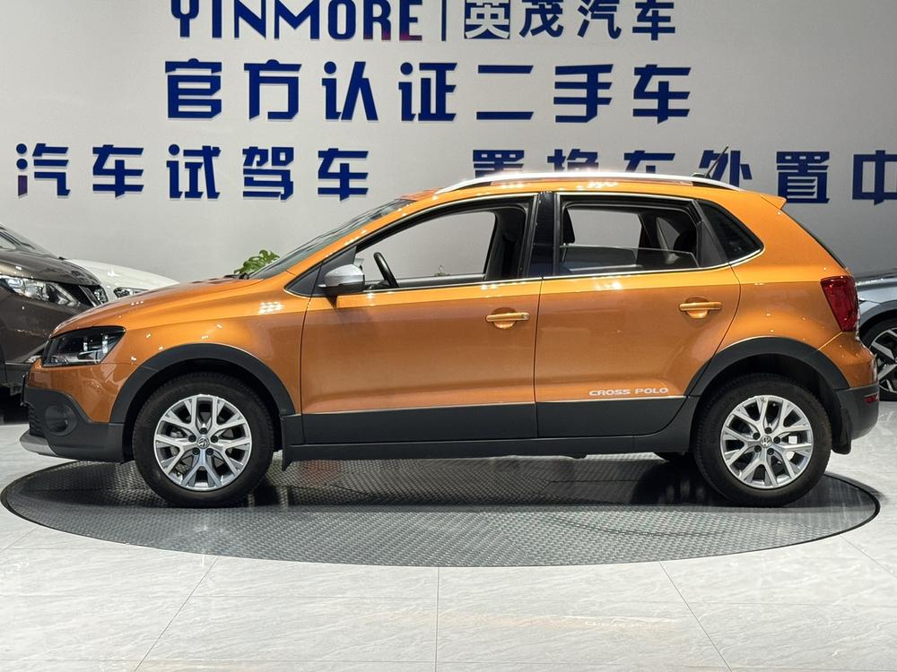 Volkswagen Polo 2015 car image #4