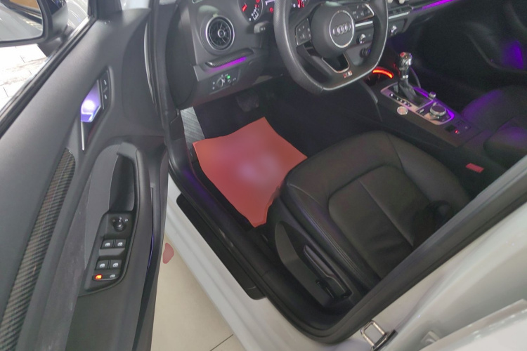 Audi A3 2019 car image #18