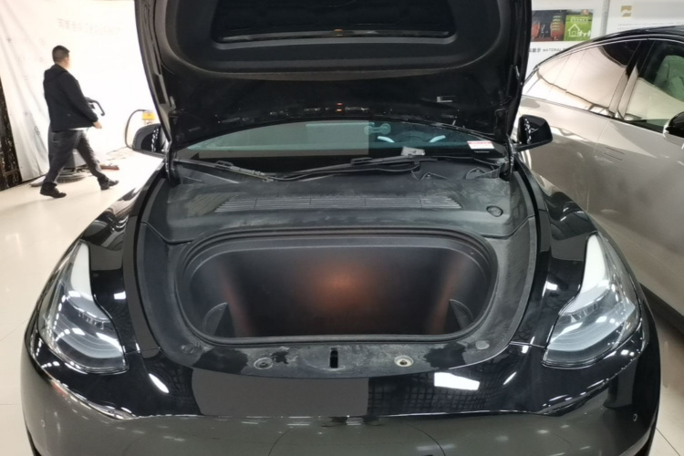 Tesla Model Y 2023 car image #20