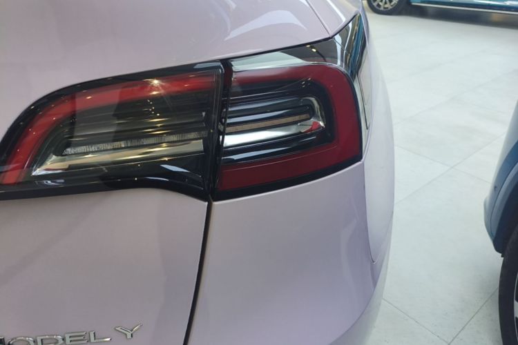 Tesla Model Y 2023 #8 Tesla Model Y 2023 car image #8