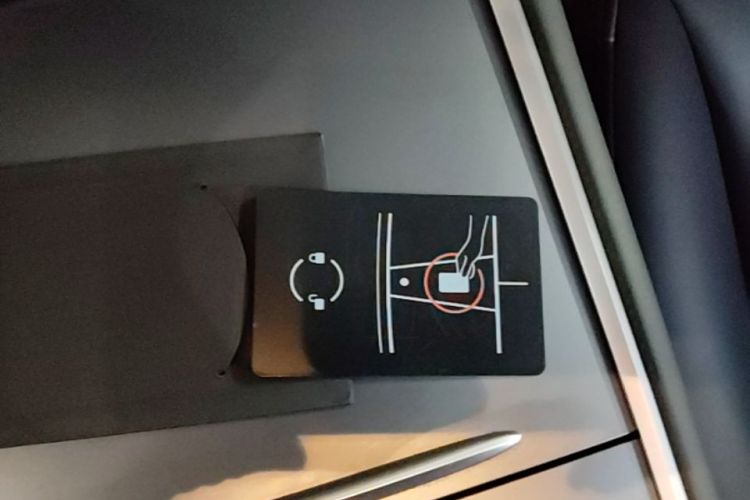 Tesla Model Y 2023 car image #9