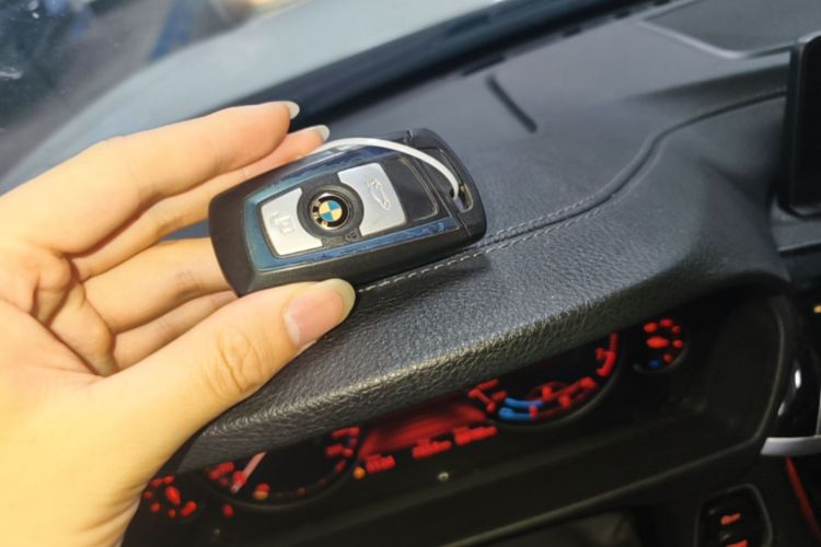 BMW 3 Series 2019 car image #9