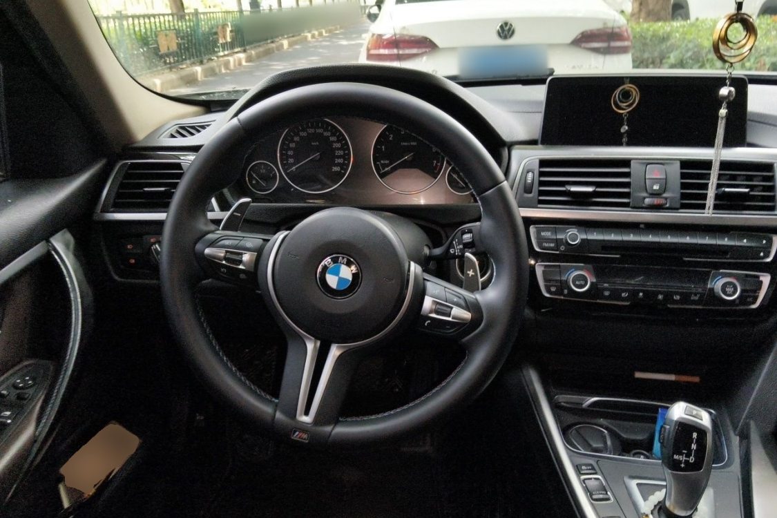 BMW 3 Series 2018 car image #22