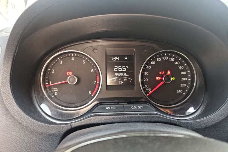 Volkswagen Polo 2016 car image #12