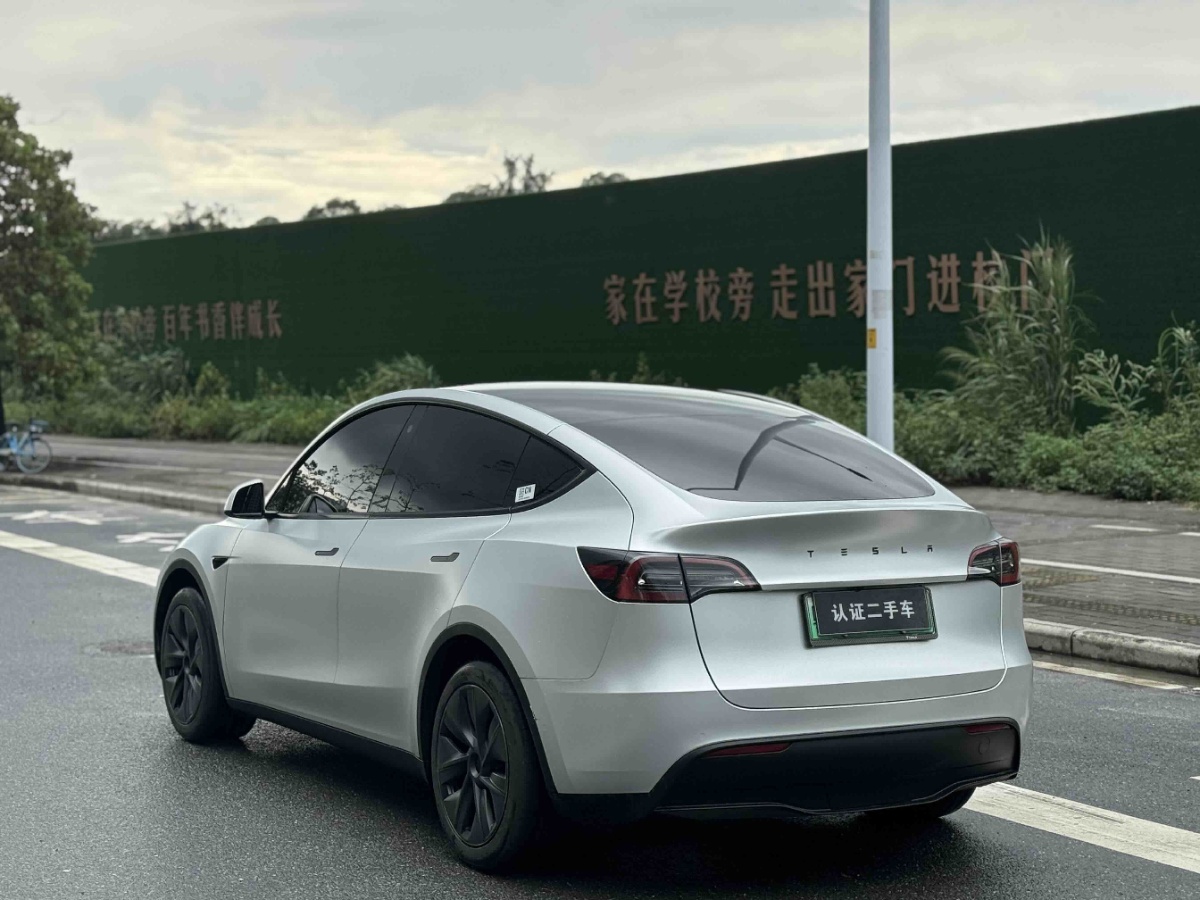 Tesla Model Y 2024 car image #7