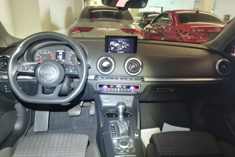 Audi A3 2018 immagine di auto #11