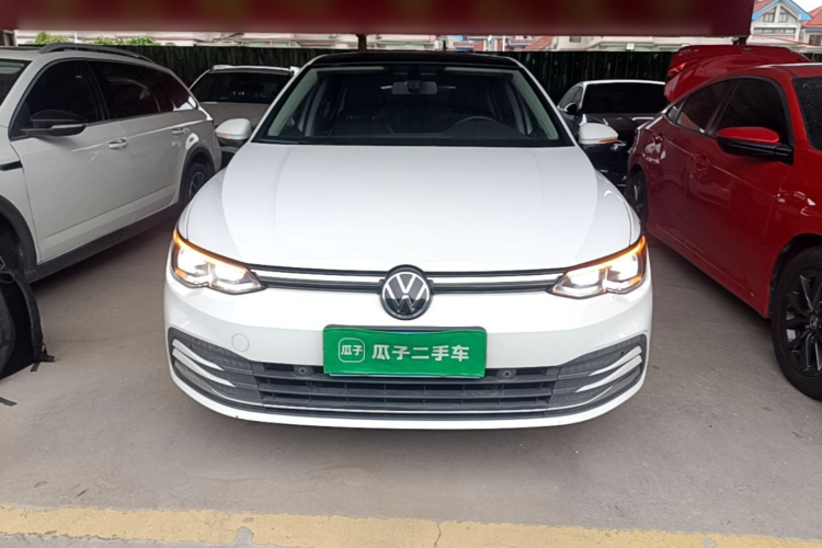 Volkswagen Golf 2021 car image #3