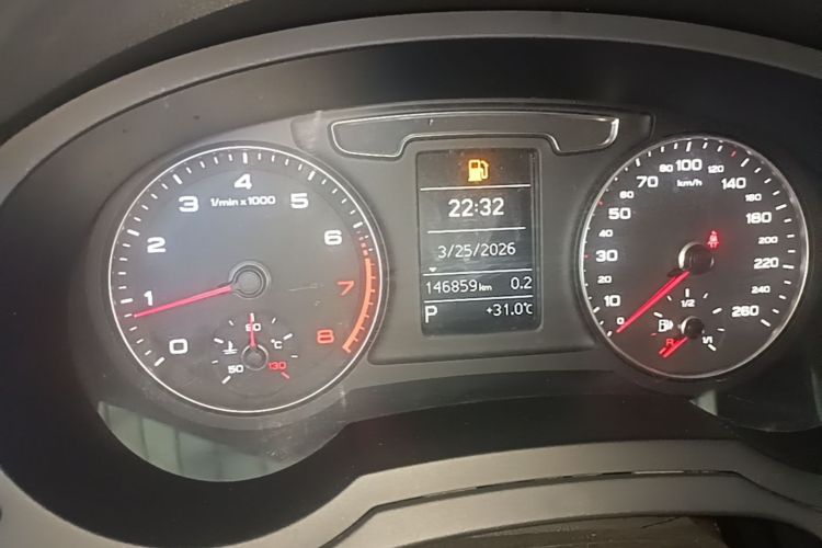 Audi Q3 2016 car image #12