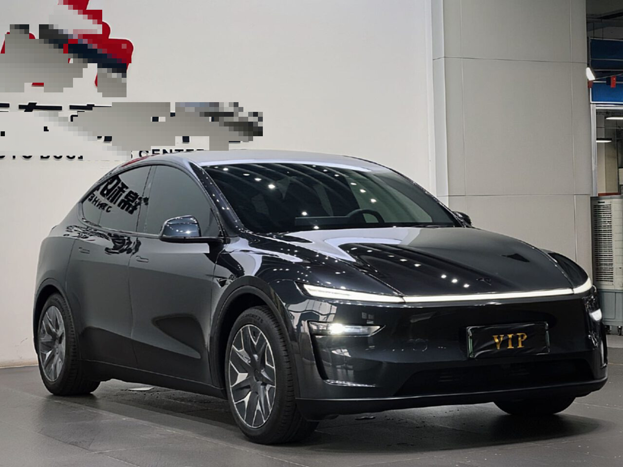 Tesla Model Y L 2025 car image #5