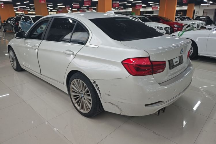 BMW 3 Series 2018 immagine di auto #5