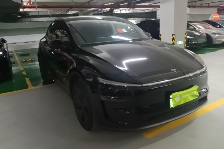 Tesla Model Y 2025 #6 Tesla Model Y 2025 car image #6