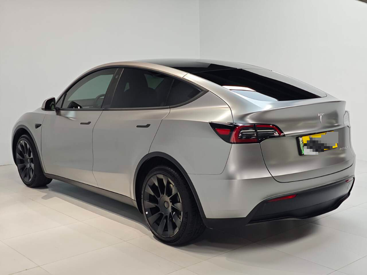 Tesla Model Y 2023 car image #8
