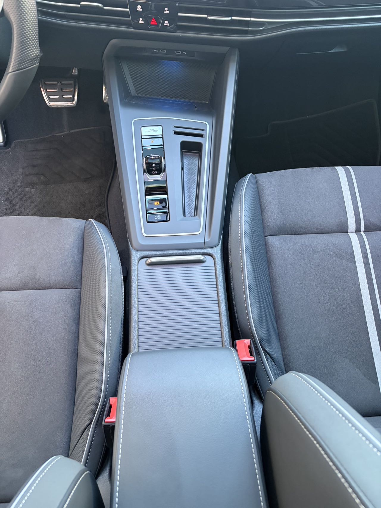 Volkswagen Golf 2023 car image #6