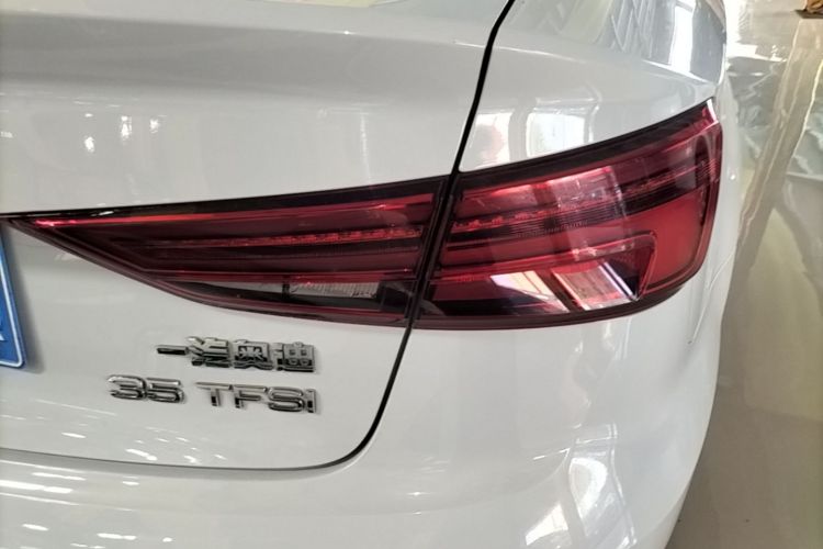 Audi A3 2018 immagine di auto #8