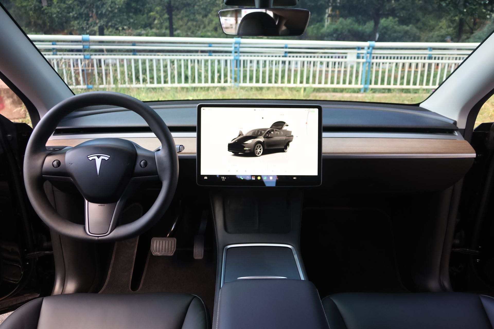 Tesla Model Y 2023 #6 Tesla Model Y 2023 car image #6