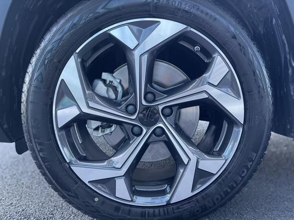 GEELY Boyue L 2024 car image #9