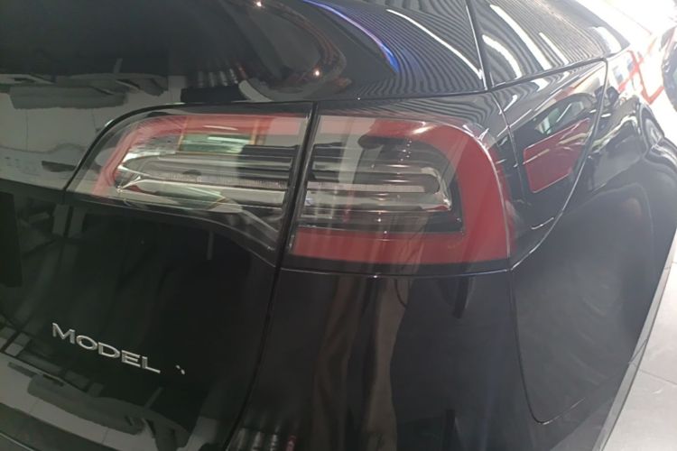Tesla Model Y 2023 car image #8
