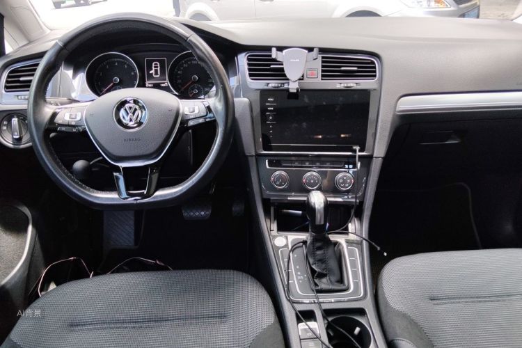 Volkswagen Golf 2020 car image #11