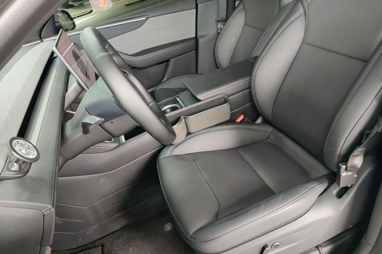 Tesla Model Y 2025 #15 Tesla Model Y 2025 car image #15