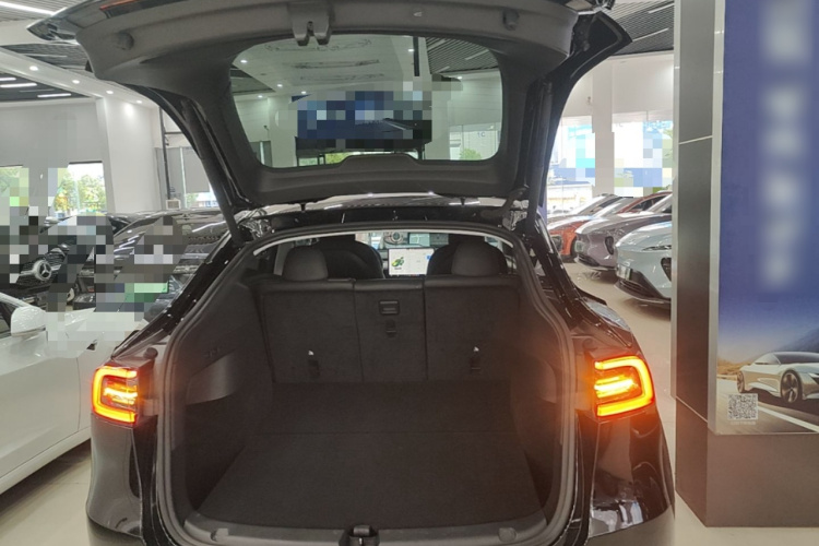 Tesla Model Y 2021 #19 Tesla Model Y 2021 car image #19