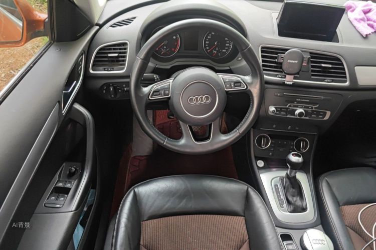 Audi Q3 2018 car image #12