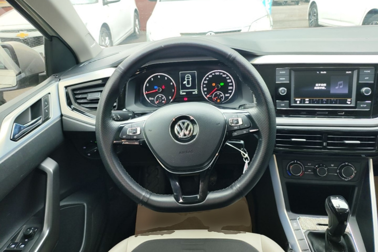 Volkswagen Polo 2020 car image #11