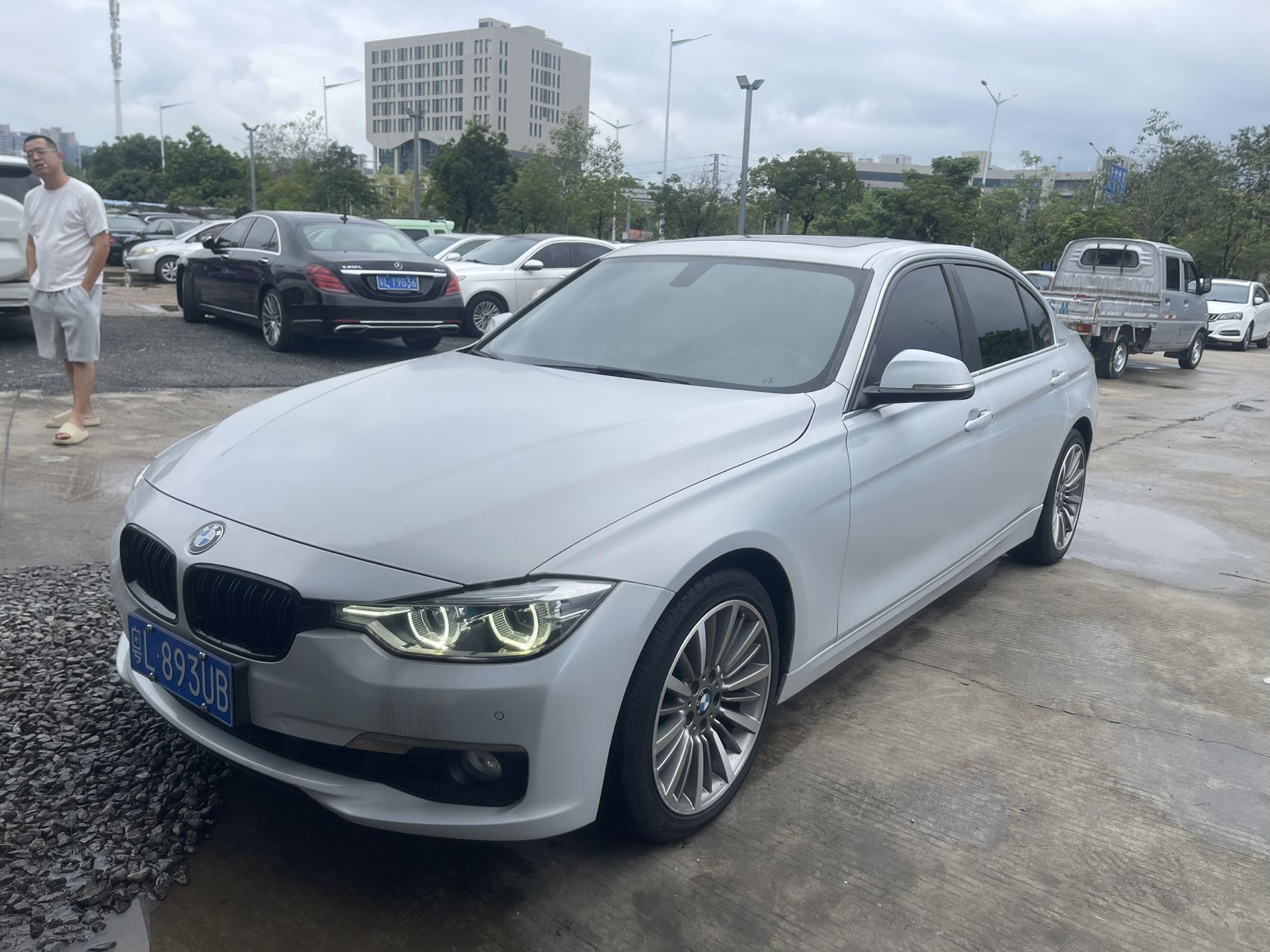 BMW 3 Series 2017 BMW 3 Series 2017 car image