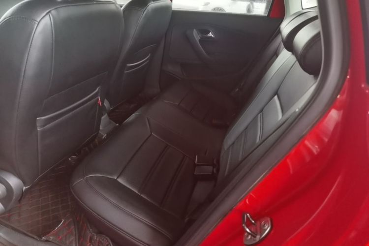 Volkswagen Polo 2017 car image #17