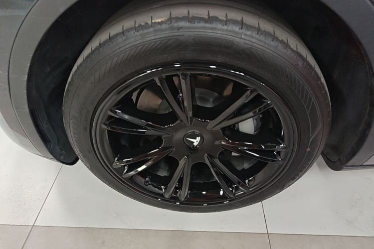 Tesla Model Y 2024 #9 Tesla Model Y 2024 car image #9