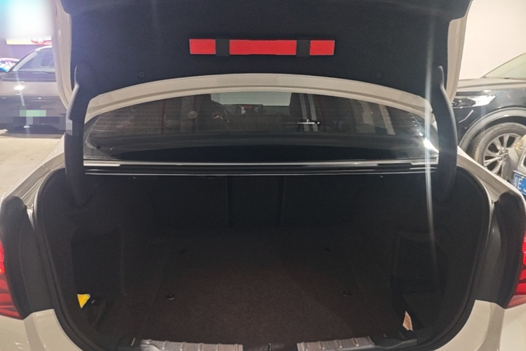 BMW 3 Series 2018 car image #26