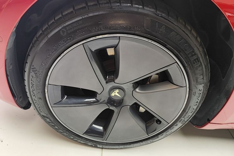 Tesla Model 3 2022 car image #9