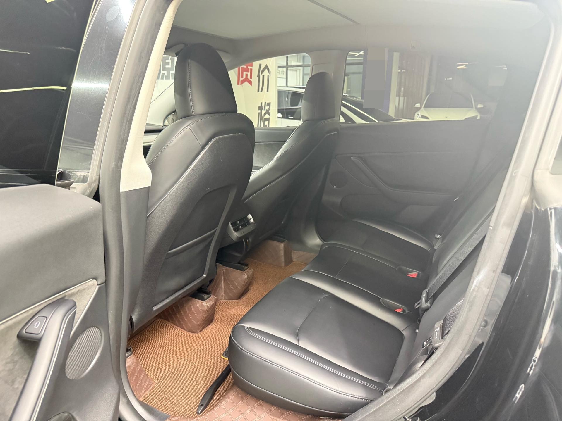 Tesla Model Y 2024 #4 Tesla Model Y 2024 immagine di auto #4