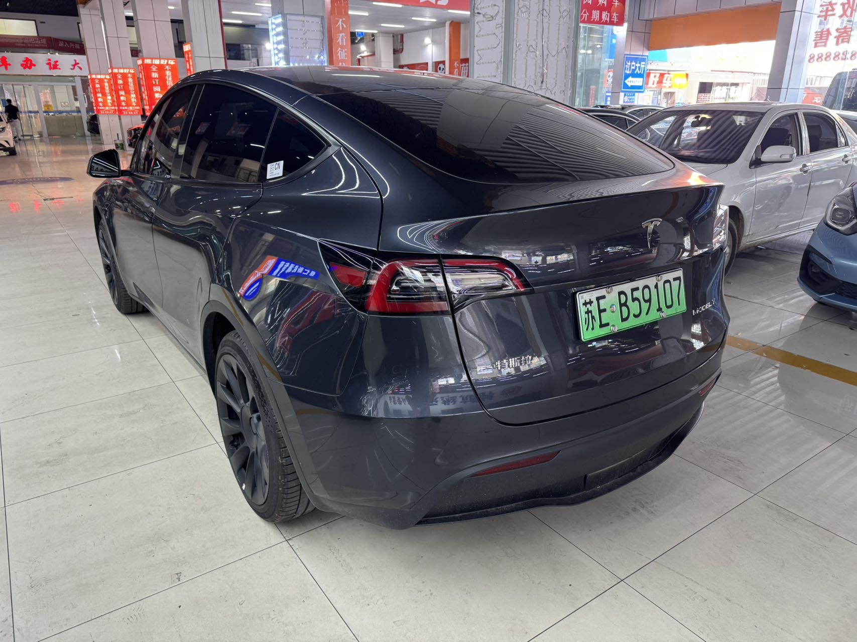 Tesla Model Y 2024 car image #9