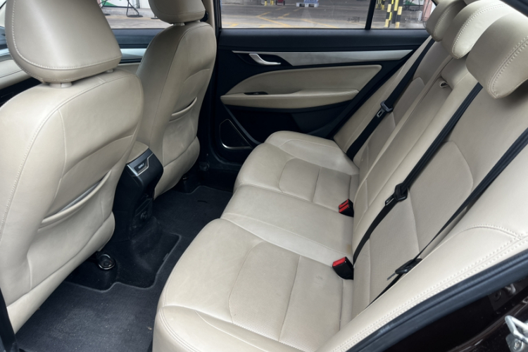 GEELY Emgrand 2018 immagine di auto #11