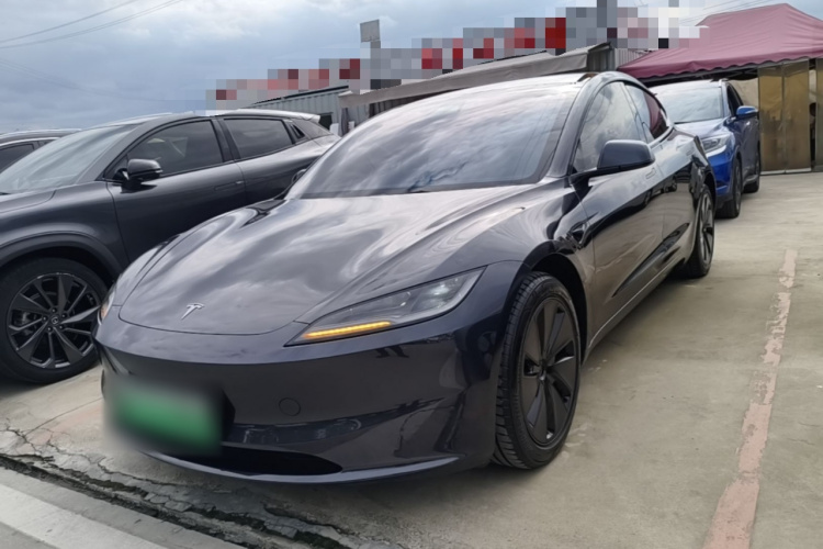 Tesla Model 3 2025 car image #2