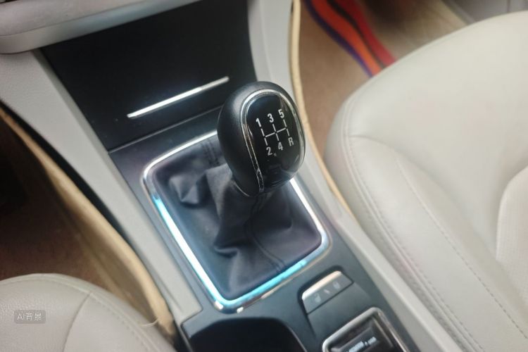 GEELY Emgrand 2015 immagine di auto #16