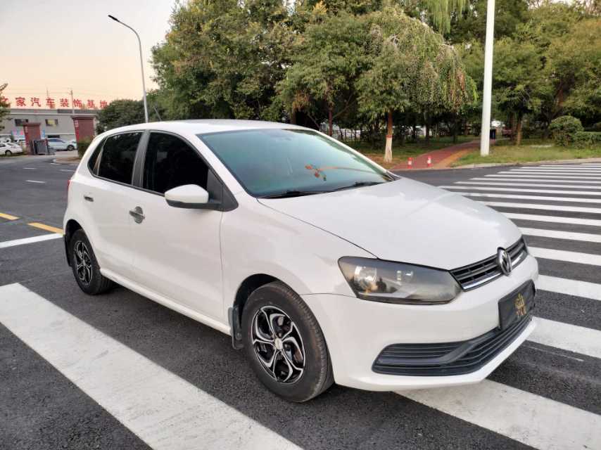 Volkswagen Polo 2015 car image #3