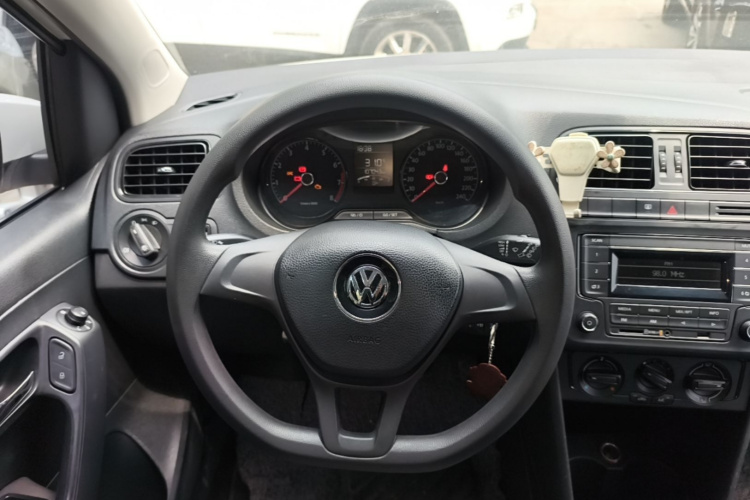Volkswagen Polo 2015 #11 Volkswagen Polo 2015 car image #11