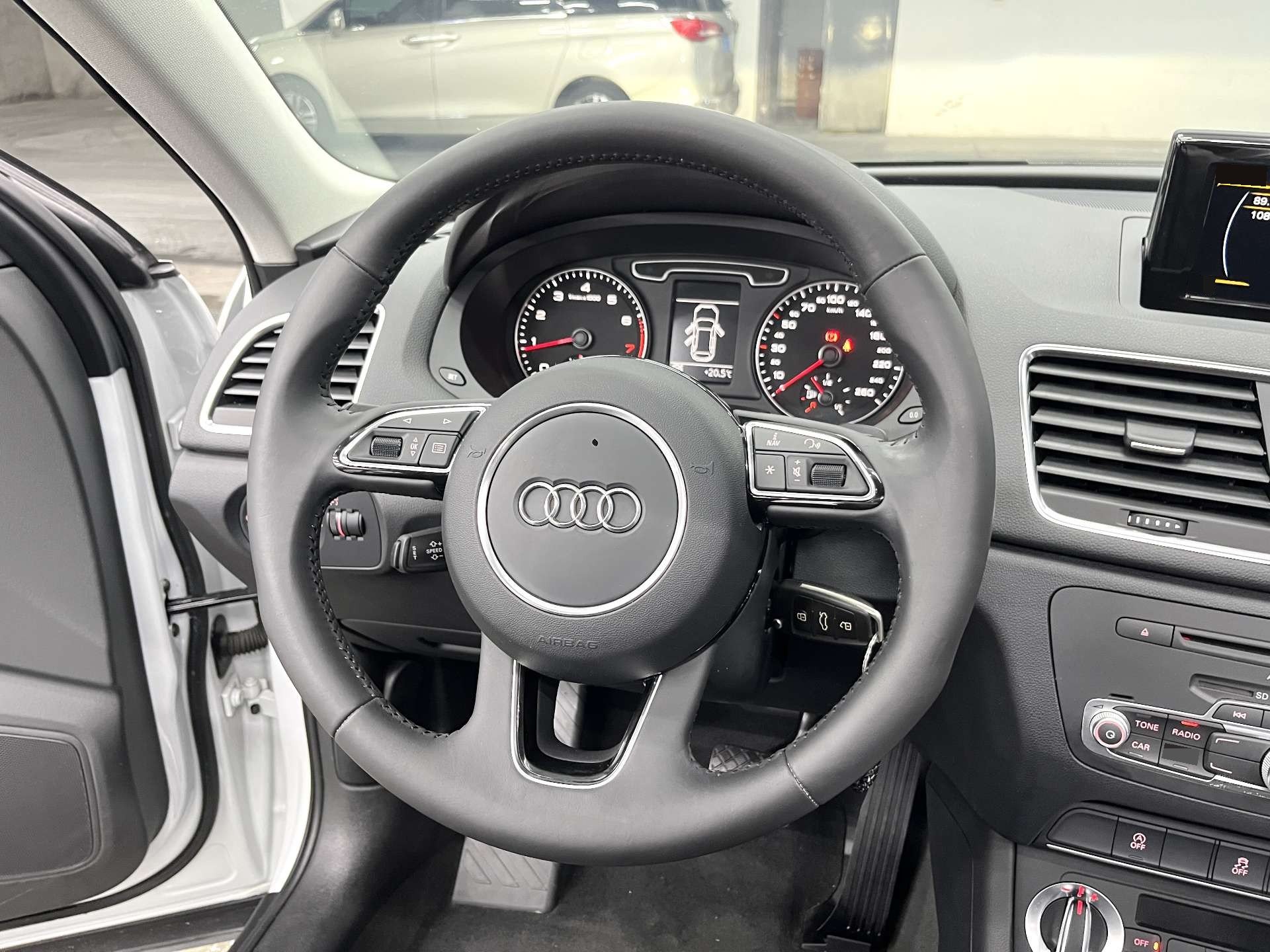 Audi Q3 2014 car image #6