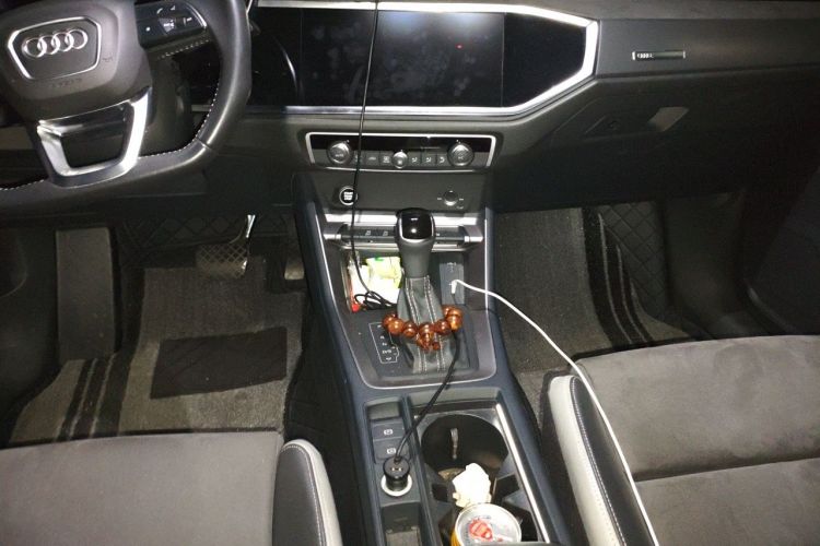 Audi Q3 2022 car image #13