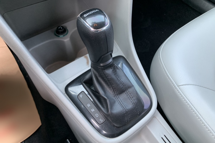 Skoda Rapid 2015 #16 Skoda Rapid 2015 image de voiture #16