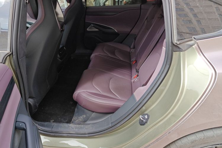 MI SU7 2024 immagine di auto #14