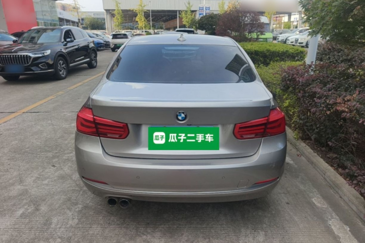BMW 3 Series 2018 car image #6