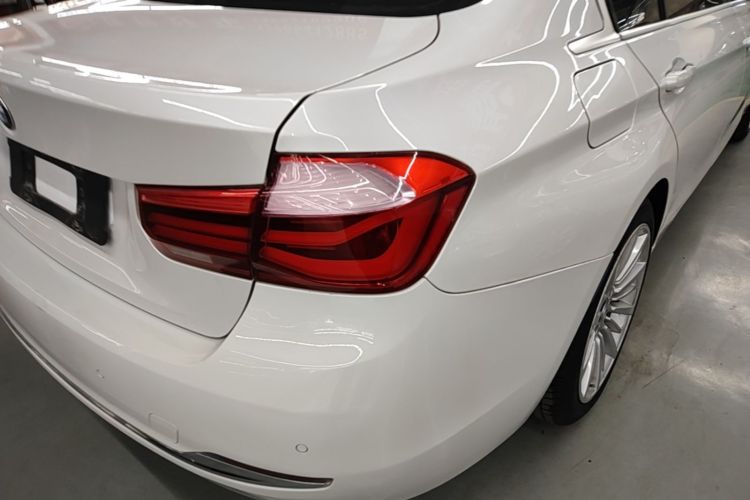 BMW 3 Series 2018 #8 BMW 3 Series 2018 car image #8