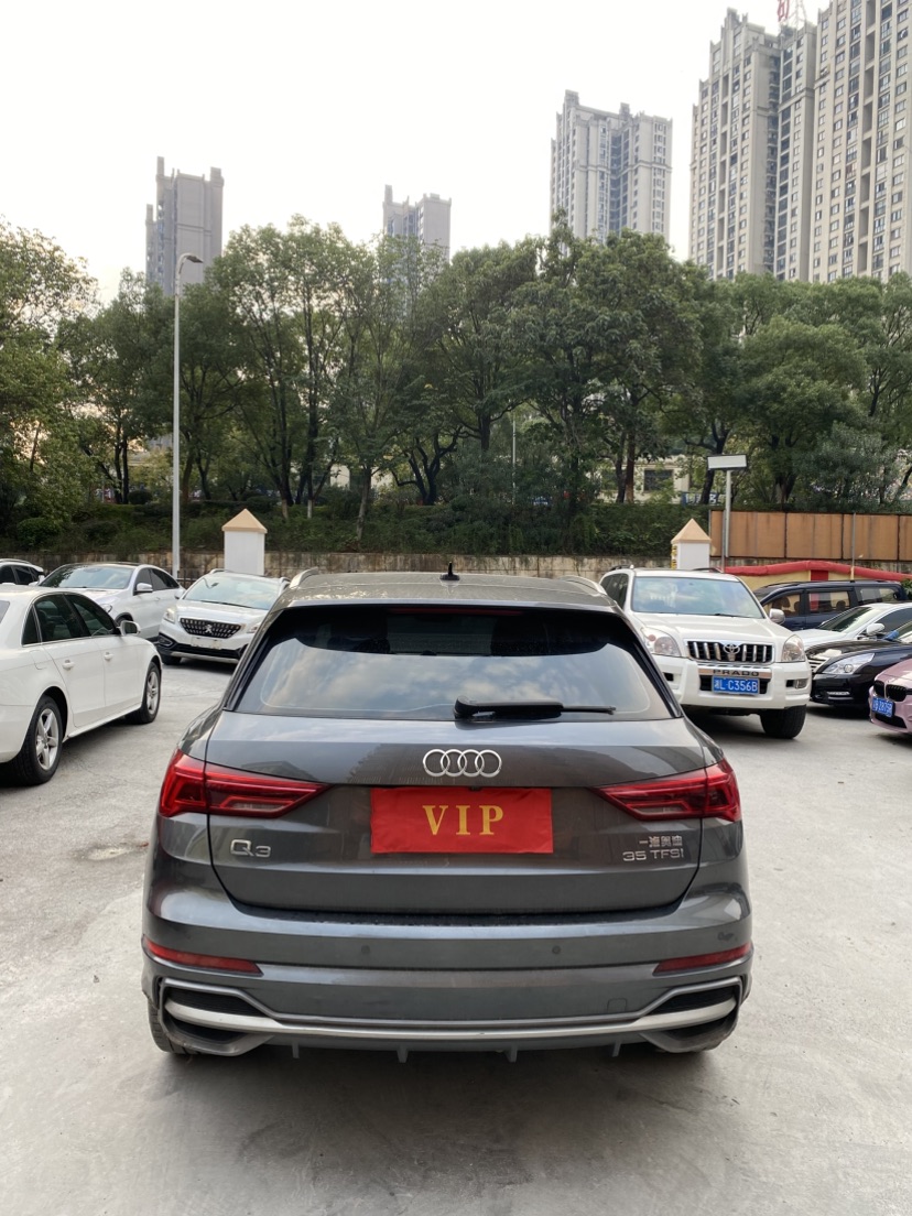Audi Q3 2019 car image #8