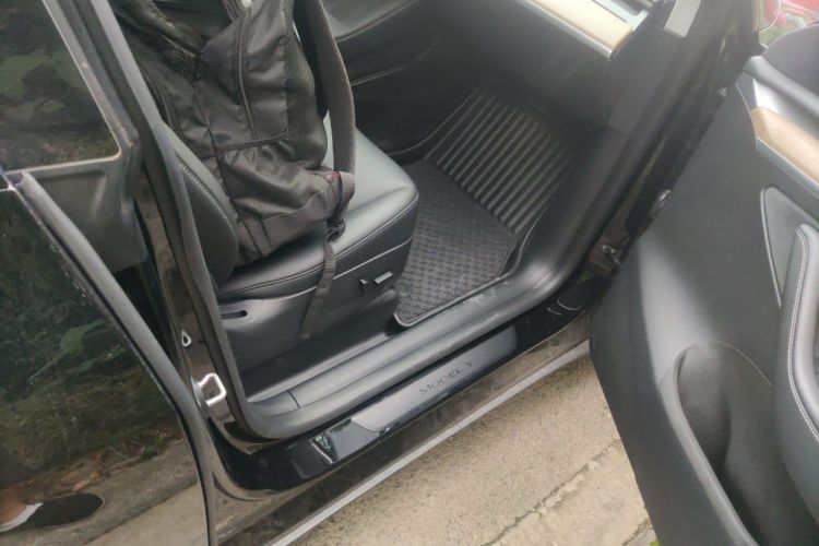 Tesla Model Y 2021 car image #27