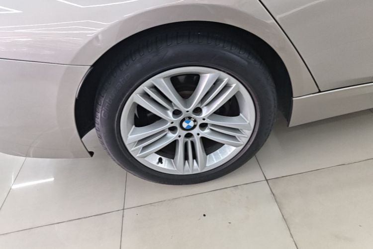 BMW 3 Series 2017 car image #10