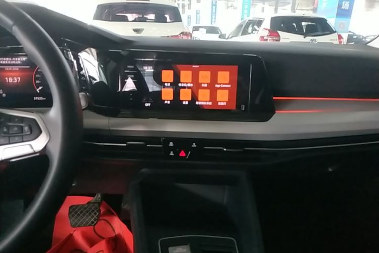 Volkswagen Golf 2022 car image #13
