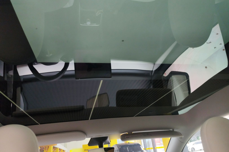 Tesla Model Y 2023 car image #20